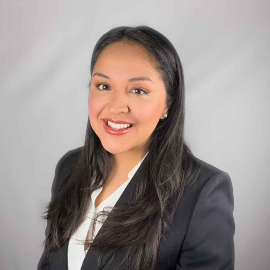 Denise Flores Headshot